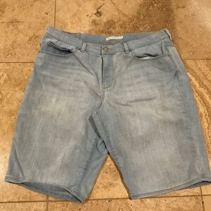 NWOT Levi Strauss Bermuda Shorts Size 34
